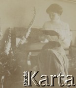 1900-1920, Sokola Góra, Polska.
Córka Jadwigi i Czesława Walińskich.
Fot. NN, kolekcja rodziny Walińskich, zbiory Fundacji Ośrodka KARTA