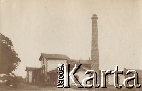 1900-1920, Sokola Góra, Polska.
Gorzelnia w Sokolej Górze, wybudowana w 1904 roku przez Czesława Walińskiego.
Fot. NN, kolekcja rodziny Walińskich, zbiory Fundacji Ośrodka KARTA