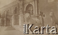 1900-1920, miejsce nieznane, Włochy.
Wnętrze kościoła.
Fot. NN, kolekcja rodziny Walińskich, zbiory Fundacji Ośrodka KARTA