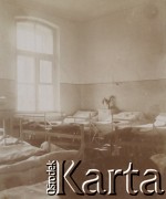 1900-1920, miejsce nieznane, Polska.
Sala w szpitalu.
Fot. NN, kolekcja rodziny Walińskich, zbiory Fundacji Ośrodka KARTA