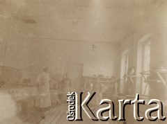 1920-1930, miejsce nieznane.
Kucharki w kuchni szpitalnej.
Fot. NN, kolekcja rodziny Walińskich, zbiory Fundacji Ośrodka KARTA
