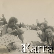 1920-1930, Gdańsk, Polska.
Czas wolny na plaży.
Fot. NN, kolekcja rodziny Walińskich, zbiory Fundacji Ośrodka KARTA