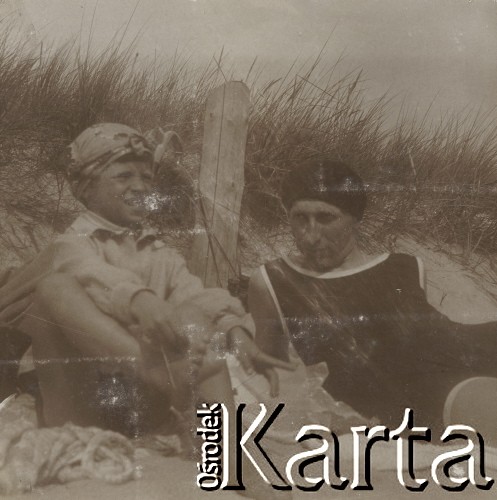 1920-1930, Gdańsk, Polska.
Czas wolny na plaży. Męzczyzna i dziecko.
Fot. NN, kolekcja rodziny Walińskich, zbiory Fundacji Ośrodka KARTA