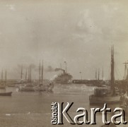 1920-1930, Gdańsk, Polska.
Statki na morzu.
Fot. NN, kolekcja rodziny Walińskich, zbiory Fundacji Ośrodka KARTA
