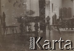 1930-1940, Jarantów, Polska.
Wnętrze dworu.
Fot. NN, kolekcja rodziny Walińskich, zbiory Fundacji Ośrodka KARTA