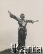 1930-1940, miejsce nieznane, Polska.
Kobieta i mężczyzna na plaży.
Fot. NN, kolekcja rodziny Walińskich, zbiory Fundacji Ośrodka KARTA