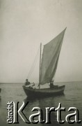1930-1940, Zatoka Gdańska, Polska.
Łódka na morzu.
Fot. NN, kolekcja rodziny Walińskich, zbiory Fundacji Ośrodka KARTA