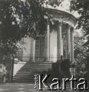 1930-1940, Puławy, Polska.
Świątynia Sybilli.
Fot. NN, kolekcja rodziny Walińskich, zbiory Fundacji Ośrodka KARTA