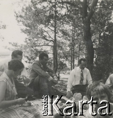 1930-1940, miejsce nieznane, Polska.
Piknik.
Fot. NN, kolekcja rodziny Walińskich, zbiory Fundacji Ośrodka KARTA