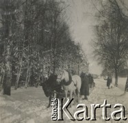 1930-1940, miejsce nieznane, Polska.
Polowanie zimą.
Fot. NN, kolekcja rodziny Walińskich, zbiory Fundacji Ośrodka KARTA