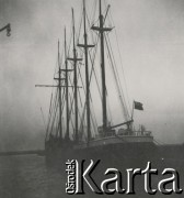 1930-1940, Morze Bałtyckie.
Statek na morzu.
Fot. NN, kolekcja rodziny Walińskich, zbiory Fundacji Ośrodka KARTA