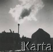1930-1940, miejsce nieznane, Polska.
Młócenie podczas żniw.
Fot. NN, kolekcja rodziny Walińskich, zbiory Fundacji Ośrodka KARTA