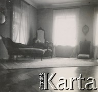 1930-1940, miejsce nieznane, Polska.
Wnętrze dworu.
Fot. NN, kolekcja rodziny Walińskich, zbiory Fundacji Ośrodka KARTA