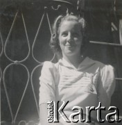 1930-1950, miejsce nieznane, Polska.
Portret kobiety.
Fot. NN, kolekcja rodziny Walińskich, zbiory Fundacji Ośrodka KARTA