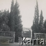 1930-1950, miejsce nieznane, Włochy.
Widok z tarasu.
Fot. NN, kolekcja rodziny Walińskich, zbiory Fundacji Ośrodka KARTA