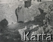 1930-1950, miejsce nieznane, Polska.
Mężczyzna. Stoi w dole.
Fot. NN, kolekcja rodziny Walińskich, zbiory Fundacji Ośrodka KARTA