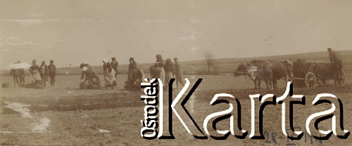 1910-1920, miejsce nieznane, Polska.
Sadzenie ziemniaków.
Fot. NN, kolekcja rodziny Walińskich, zbiory Fundacji Ośrodka KARTA