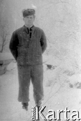 Brak daty, Kazachska SRR, ZSRR.
Mężczyzna w kufajce na tle zimowego krajobrazu.
Fot. NN, zbiory Ośrodka KARTA, udostępnił Edward Karluk