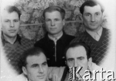 Brak daty, Kazachska SRR, ZSRR.
Portret pięciu mężczyzn.
Fot. NN, zbiory Ośrodka KARTA, udostępnił Edward Karluk