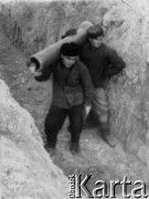 Brak daty, Kazachska SRR, ZSRR.
Dwaj mężczyźni podczas pracy.
Fot. NN, zbiory Ośrodka KARTA, udostępnił Edward Karluk