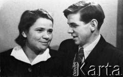 19.10.1954, Norylsk, Krasnojarski Kraj, ZSRR.
Ślub Zbigniewa Szelkinga i Sabiny (nazwisko nieznane) po zwolnieniu z łagru, w trakcie pobytu na przymusowym osiedleniu. Podpis na odwrocie: 