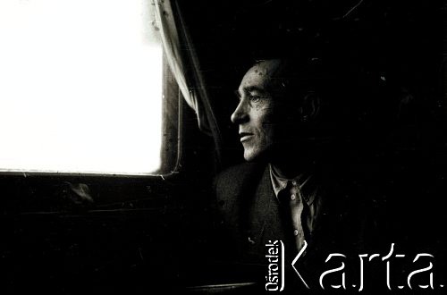 Grudzień 1955, brak miejsca.
Wiktor Korzystko, żołnierz AK, były więzień łagrów Workuty podczas powrotu do kraju.
Fot. NN, zbiory Ośrodka KARTA, udostępnił Michał Tatarzycki.