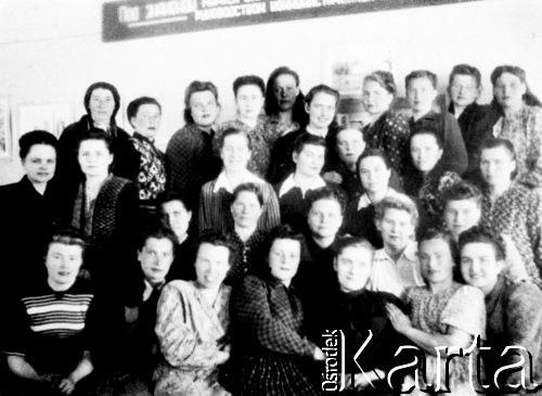 Lata 50-te, Tajszet, Irkucka obł., ZSRR.
Grupa kobiet, zdjęcie wykonano prawdopodobnie w miejscowości Tajszet w latach 1955-57.
Fot. NN, zbiory Ośrodka KARTA, udostępniła Stanisława Pietkiewicz