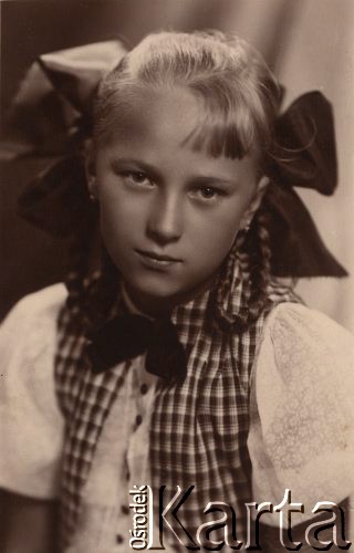 1.09.1939, Równe, Wołyń, Polska
Alicja Godowska, 12 lat, portret.
Fot. NN, zbiory Ośrodka KARTA, udostępniła Alicja Dymecka.