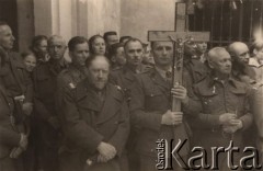 po 1942, Jerozolima, Palestyna
Żołnierze Armii Andersa z krzyżem.
Fot. NN, zbiory Ośrodka KARTA, udostępniła Alicja Dymecka.