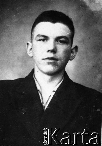 22.04.1950, Norylsk, Krasnojarski Kraj, ZSRR.
Zbigniew Szelking podczas uwięzienia w łagrze- zdjęcie portretowe. Dedykacja na odwrocie: 