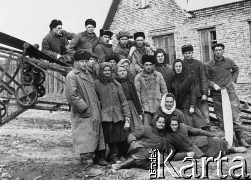 24.04.1955, Karaganda, Karagandyjska obł., Kazachska SRR, ZSRR.
Na przymusowej zsyłce, m.in. Bolesław Kratus. Podpis na odwrocie: 