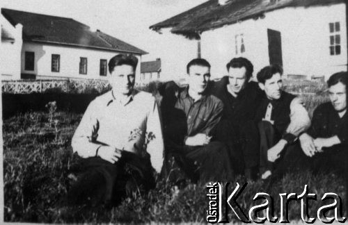 Brak daty, Workuta, Komi ASRR, ZSRR.
Polacy represjonowani w ZSRR. Pierwszy z lewej: Eryk Barcz (Lech Kożuchowski).
Fot. NN, zbiory Ośrodka KARTA, udostępnił Eryk Barcz