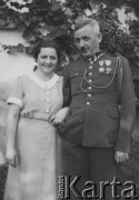 Lato 1937, Polska.
Józef Wala (zamordowany w Katyniu), na zdjęciu z żoną Eufrozyną.
Fot. NN, zbiory Ośrodka KARTA, udostępnił Stanisław Golonka.

