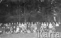 1919-1920, Poniewież, Litwa
Grupa harcerzy z gimnazjum polskiego.
Fot. NN, zbiory Ośrodka KARTA, udostępniła Dorota Cywińska.
 
