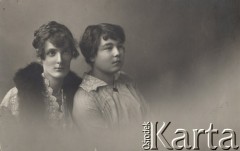 1926, Poniewież, Litwa
Dwie młode kobiety, podpis na odwrocie: 