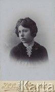 Przed 1914, Moskwa, Rosja
Portret młodej kobiety.
Fot. I. L. Lvoff, zbiory Ośrodka KARTA, udostępniła Dorota Cywińska.
 
