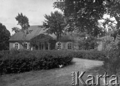 1920-1939, Godzie, powiat Poniewież, Litwa
Dwór w majątku Godzie, dom rodziny Ciemnołońskich.
Fot. NN, zbiory Ośrodka KARTA, udostępniła Dorota Cywińska.
 
