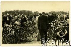 06.1957, Osuchy Lubelskie, Polska.
Uroczystości na cmentarzu  partyzantów, poległych w czerwcu 1944 w bitwie pod Osuchami.
Fot. Marian i Stefan Borowiec, zbiory Fundacji Ośrodka KARTA