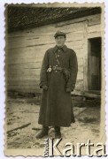 Ok. 1944, miejsce nieznane, Zamojszczyzna, Polska.
Partyzant na Zamojszczyźnie.
Fot. Marian i Stefan Borowiec, zbiory Fundacji Ośrodka KARTA