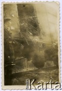Ok. 1944, miejsce nieznane, Zamojszczyzna, Polska.
Wagon kolejowy przejęty przez partyzantów wypełniony gałęziami, które później miały ułatwić podpalenie.
Fot. Marian i Stefan Borowiec, zbiory Fundacji Ośrodka KARTA
