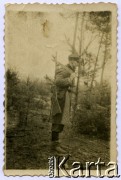Ok. 1944, miejsce nieznane, Zamojszczyzna, Polska.
Partyzant na Zamojszczyźnie.
Fot. Marian i Stefan Borowiec, zbiory Fundacji Ośrodka KARTA