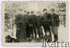 Ok. 1944, miejsce nieznane, Zamojszczyzna, Polska.
Partyzanci. 
Fot. Marian i Stefan Borowiec, zbiory Fundacji Ośrodka KARTA