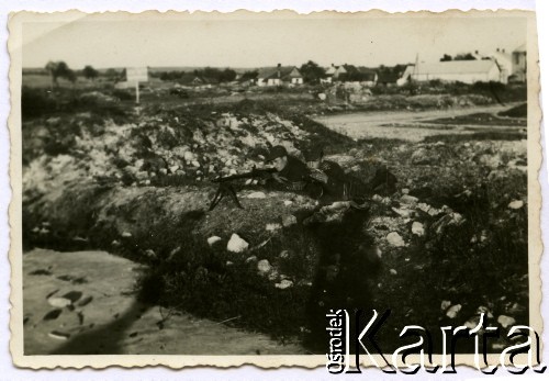 Ok. 1944, Zamojszczyzna.
Partyzanci nad Tanwią. Podpis na odwrocie zdjęcia: 