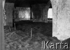 1941, Smoleńsk, ZSRR.
Wnętrze zniszczonej cerkwi prawosławnej. 
Fot. z albumu gen. Hellmutha Bienecka, przekazał Piotr Kleeberg, zbiory Fundacji Ośrodka KARTA