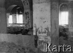 1941, Smoleńsk, ZSRR.
Wnętrze zniszczonej cerkwi prawosławnej. 
Fot. z albumu gen. Hellmutha Bienecka, przekazał Piotr Kleeberg, zbiory Fundacji Ośrodka KARTA