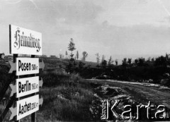 1941, Smoleńsk, ZSRR.
Drogowskaz - 