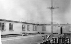 Sierpień 1982, Kwidzyn, Polska
Stan wojenny - więzienie w Kwidzyniu, w tym czasie służące w całości jako ośrodek internowania.
Fot. Julian Zydorek, zbiory Ośrodka KARTA

