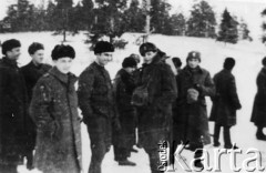Listopad-grudzień 1941, Kołtubanka, obł. Czkałowsk, ZSRR
Polscy żołnierze, lotnicy, którzy przybyli do formującej się armii Andersa. 
Fot. NN, zbiory Ośrodka KARTA, udostepnił Witold Kuniewski.
