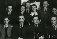 Luty 1941, Craiova, Rumunia.
Polscy uchodźcy w Rumunii podczas II wojny światowej - grono profesorskie liceum i maturzyści, drugi od lewej siedzi nauczyciel łaciny Kazimierz Czernicki ps. 