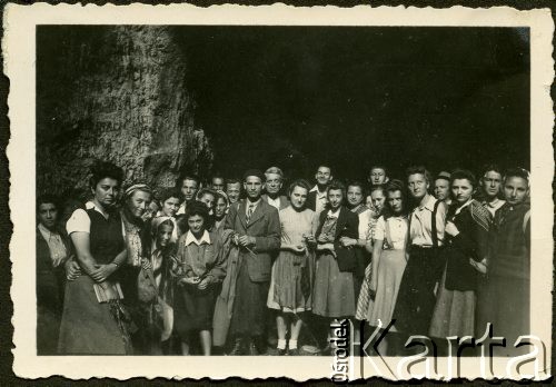 Lata 40., Turnu Severin, Rumunia.
Polscy uchodźcy w Rumunii podczas II wojny światowej - wycieczka po zachodniej części Rumunii.
Fot. NN, zbiory Ośrodka KARTA, udostępniła Wanda Bem